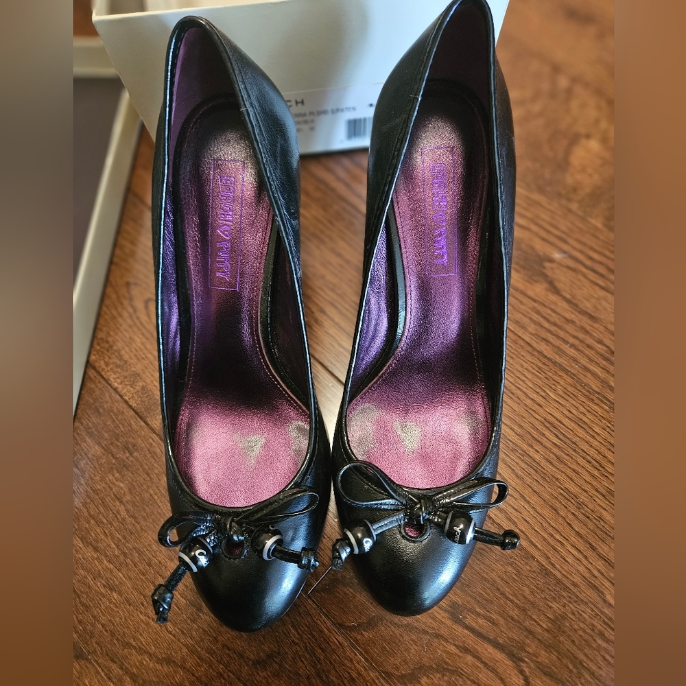 Coach Pumps